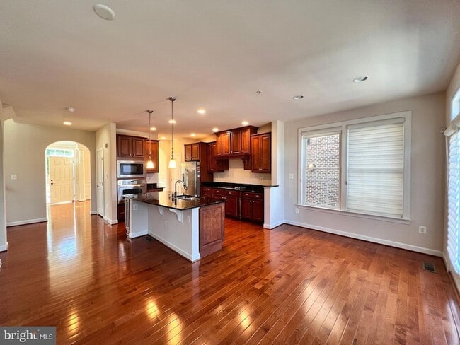 Building Photo - 376 Parkview Ave