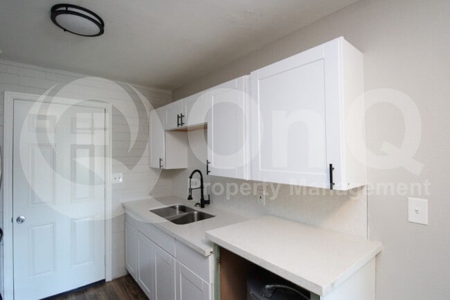 Building Photo - 6044 N 21st Ave