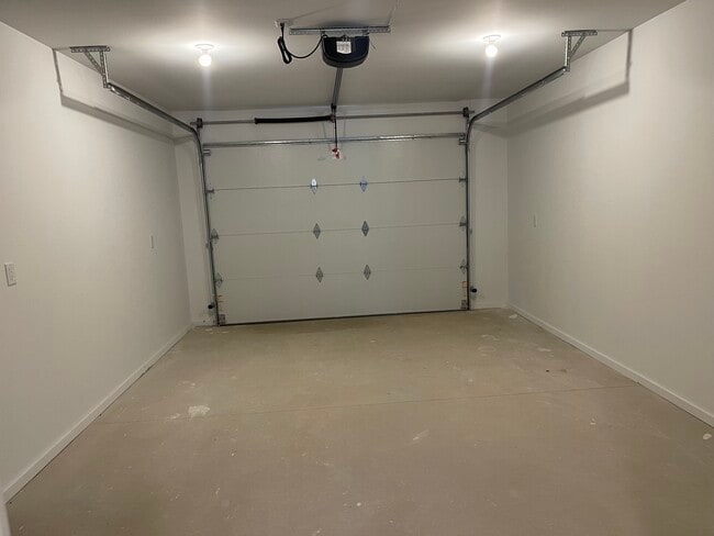 Building Photo - 7 Davian Dr