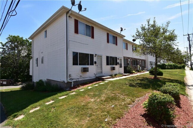 Building Photo - 581 Highland Ave