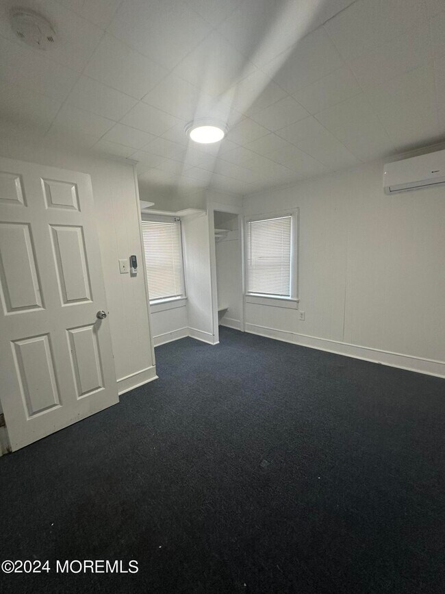 Building Photo - 56 Steiner Ave