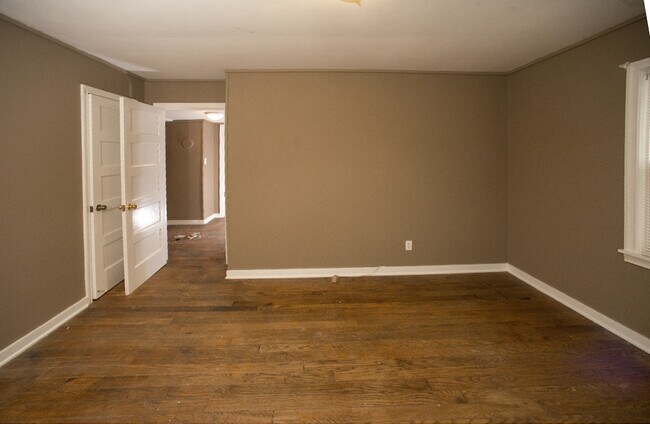 Building Photo - Coming Soon-1/3/2026-Charming 3 Bedroom Home **MOVE IN SPECIAL**