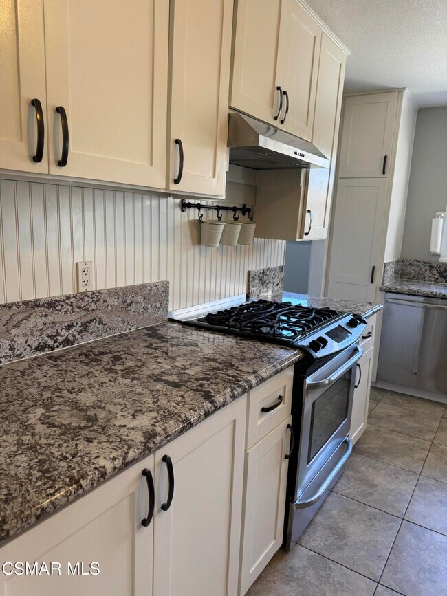 Building Photo - 3429 Henry Dr