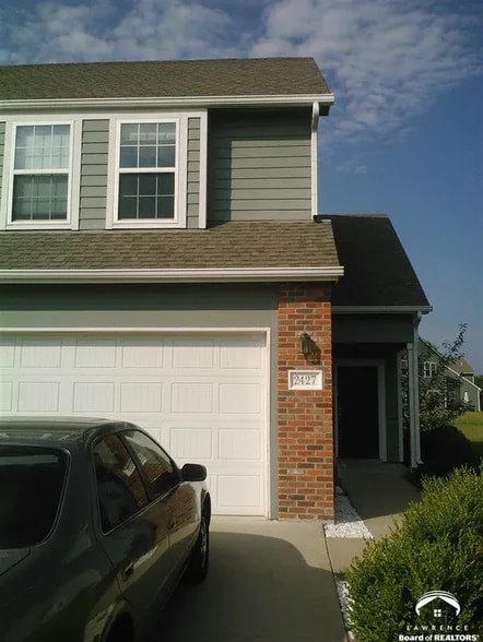 Building Photo - 2427 Surrey Dr