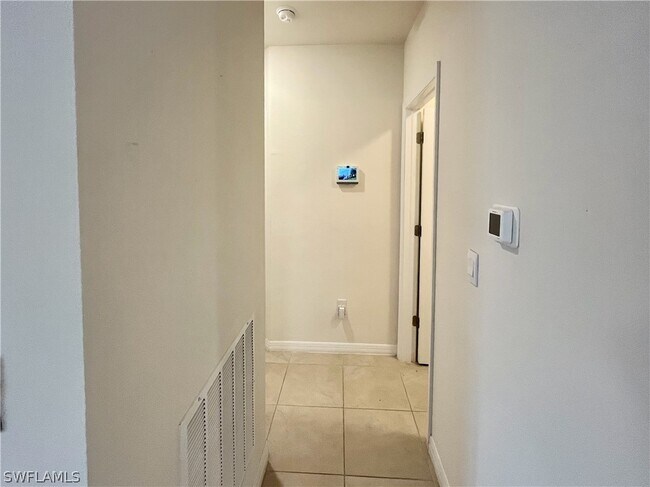 Building Photo - 1009 NE 11th St