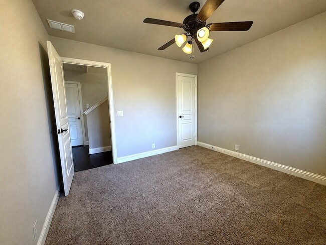 Building Photo - 1109 Abbey Ln
