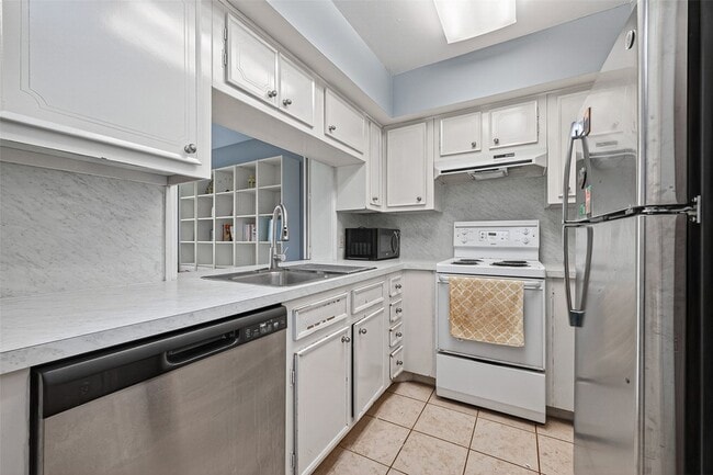 Building Photo - 6470 Bayou Glen Rd