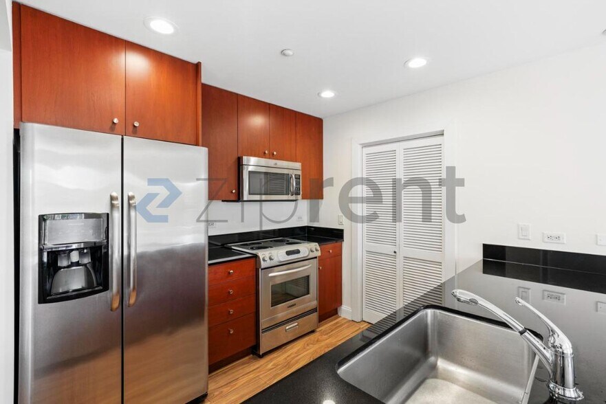 Building Photo - Unit 313