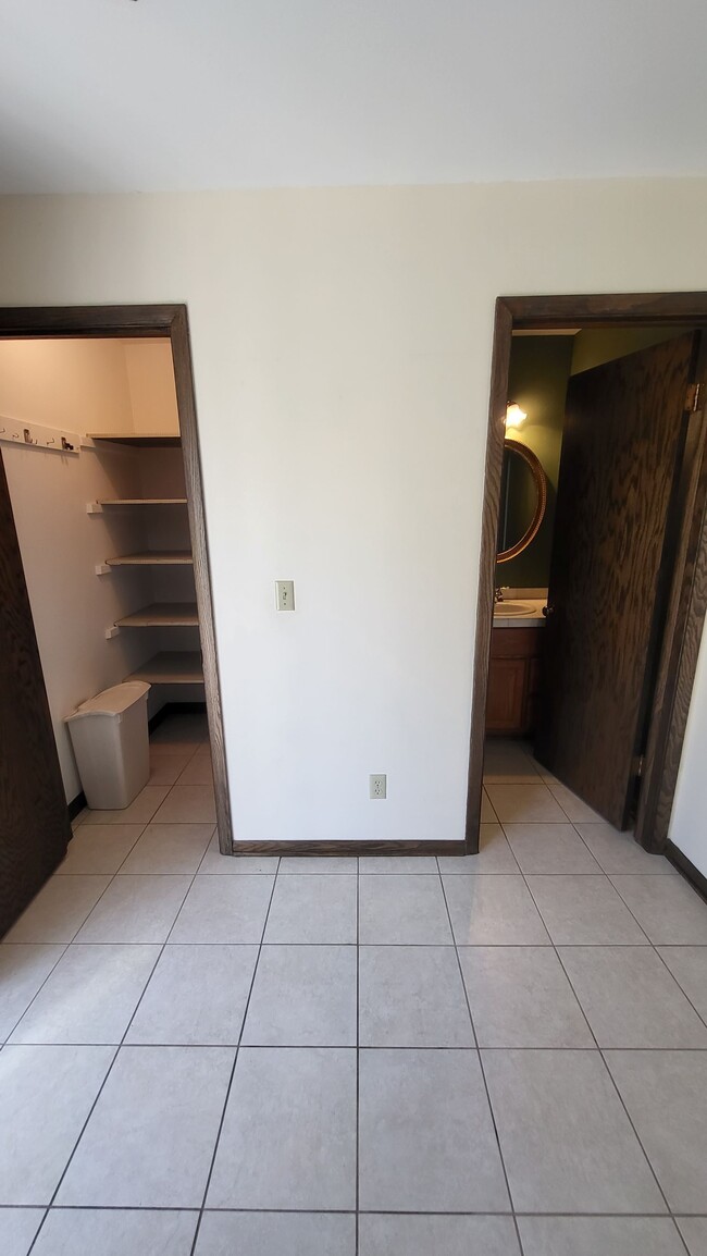 Walk-in pantry and half bath - 2920 Nassau Dr