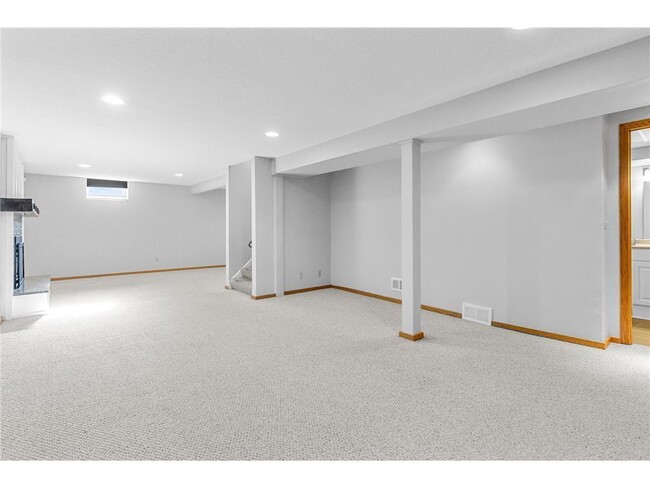 Building Photo - 16405 13th Ave N