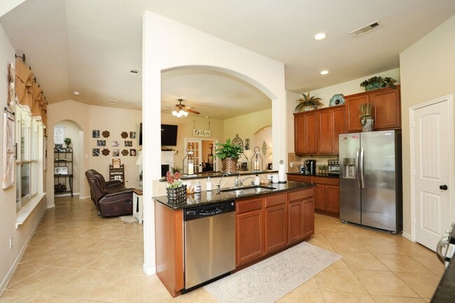 Building Photo - For Lease | 4 Bed, 2 Bath | 2,449 Sq Ft | The Woodlands Creekside Community |