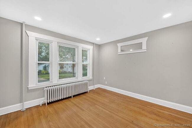 Building Photo - 45 Fairlawn St