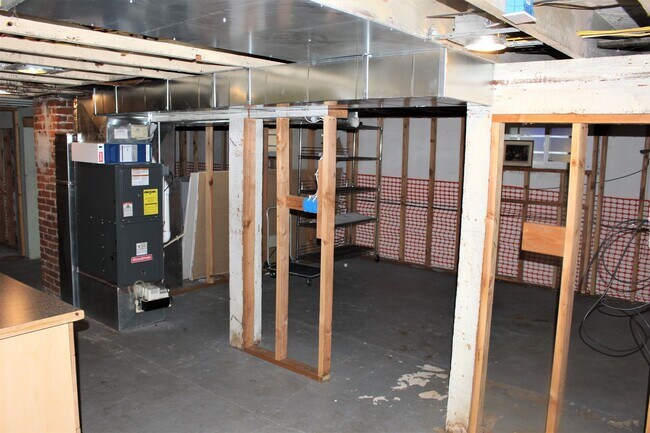 Building Photo - Vintage PDX Four-Square with Upgrades!