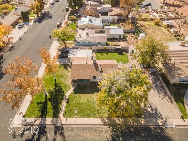 Building Photo - Newly Renovated 3 Bedroom, 2 Bathroom Home...