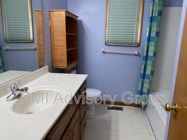Building Photo - 5435 SW Urish Rd