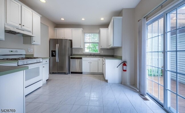 Building Photo - 60 Brock Ln