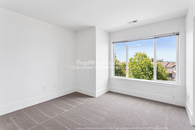 Building Photo - 720 NW 118th Ave