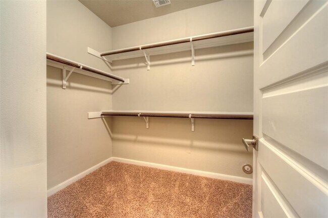 Building Photo - 405 S Meadowlark St