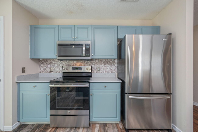 Building Photo - 7648 Chablis Cir