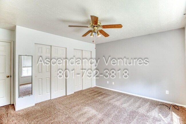 Building Photo - 1483 N Clemente Wy