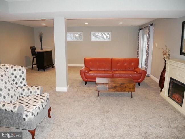 Building Photo - 1805 Arcola Ave