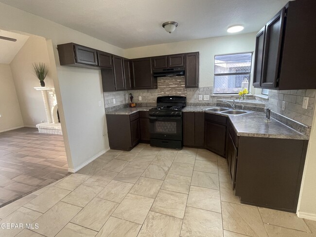 Building Photo - 1574 Rebecca Ann Dr