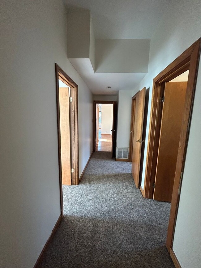 Building Photo - 1617 N Hudson Ave