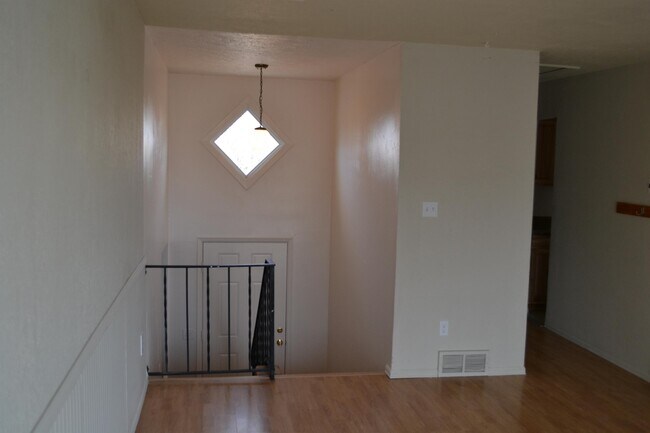 Building Photo - 528 Campbell Way