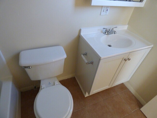 Building Photo - 6914 Autumn View Dr