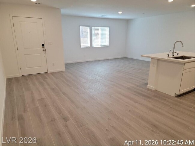 Building Photo - Spacious Henderson Townhome with Balconies and Resort Amenities