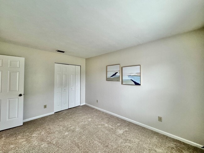 Building Photo - Completely Updated & Ready NOW! New Floori...