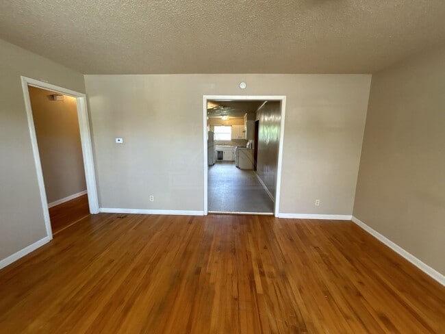 Building Photo - 1315 Jefferies, Killeen