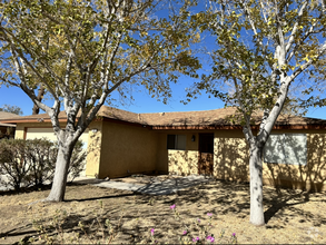 Building Photo - Please Contact Vaughn Realty Property MGMT...