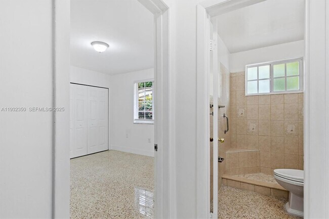 Building Photo - 3500 SW 26th St