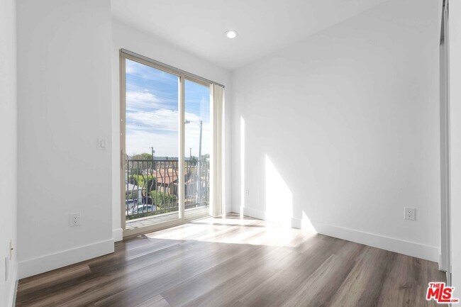 Building Photo - 6006 Klump Ave