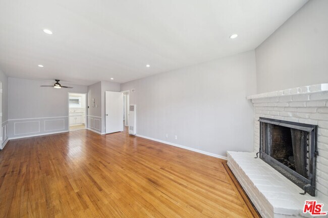 Building Photo - 5301 Vantage Ave