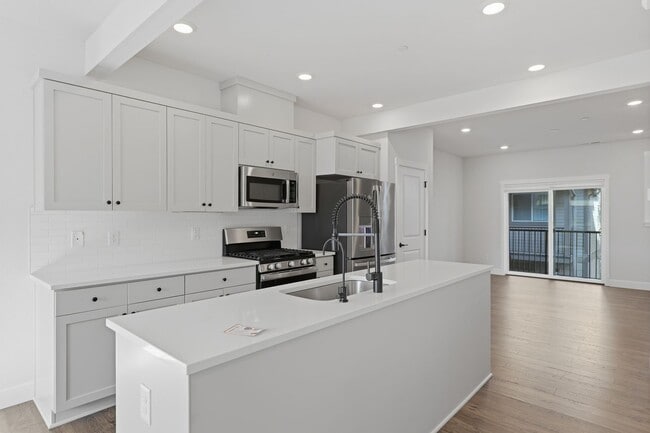 Building Photo - 3 Bedroom, 3.5 Bathroom Cooper Mountain Townhouse