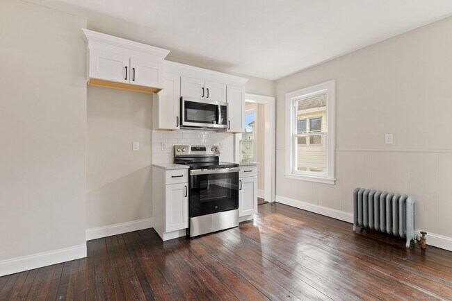 Building Photo - 279 Linwood St