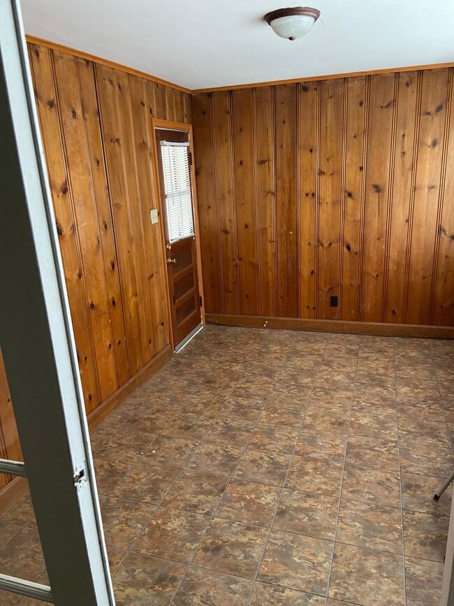 Building Photo - 918 W Stewart/404 W Blvd S