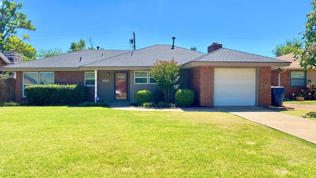 Primary Photo - Cute 3 Bed, 1 Bath in The Village of OKC