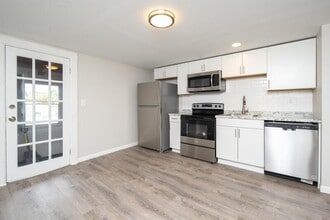 Building Photo - 719 5th Ave