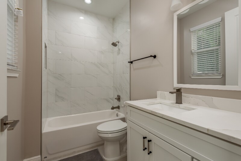 Building Photo - 3702 W Roland St