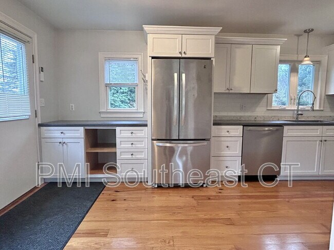 Building Photo - 44 Lathrop Rd