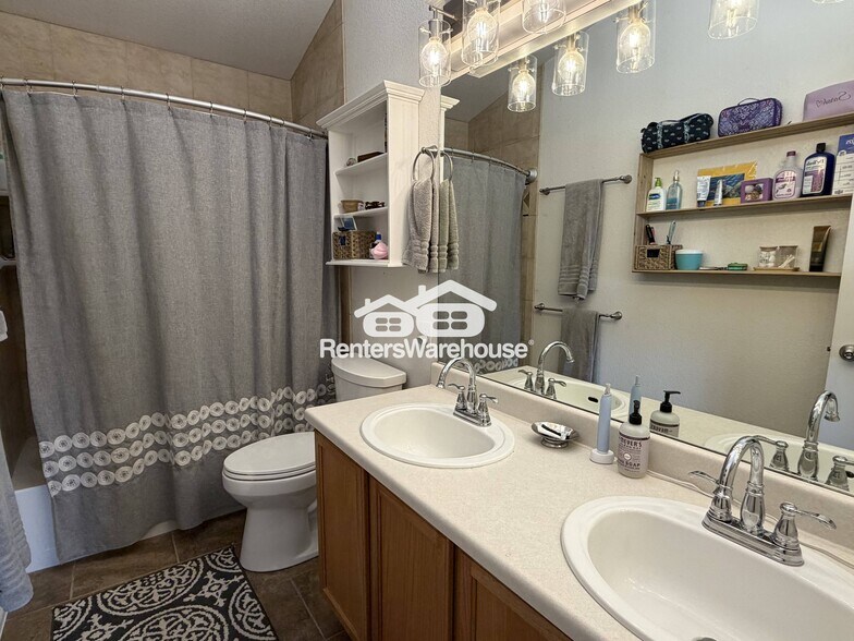 Building Photo - 11260 Jersey Way