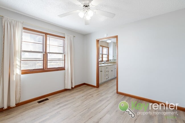 Building Photo - Charming 3-Bedroom Home in Southwest Wichita – Move-In Ready!