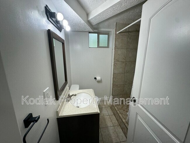 Building Photo - 897 Orchard Ave