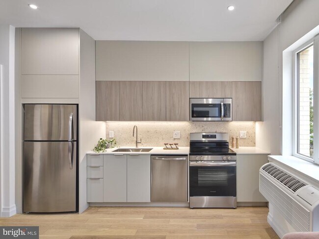 Building Photo - 809 Poplar St