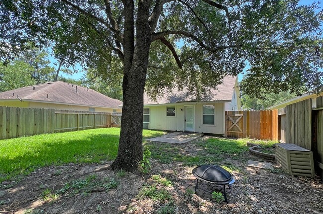 Building Photo - 6 Thicket Grove Pl