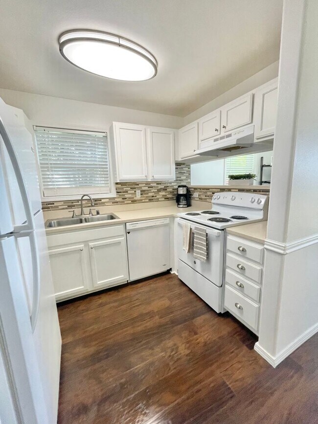 Building Photo - UPPER WEST SIDE- Villas at Kahana Ridge -3 bedroom/2 Bath- Semi Furnished Condo