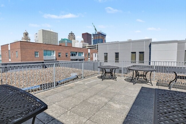 Building Photo - Condo - $1900 Rent - 2 bed